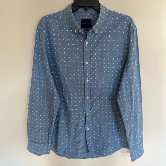American Eagle Men's Button Down Shirt Size Large Blue Chambray Floral Pattern - Picture 1 of 9